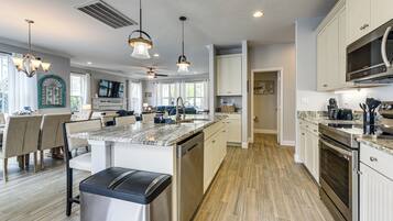 House (4 Bedrooms) | Interior