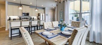 Walk to Beach & Barefoot Landing! Group Getaway