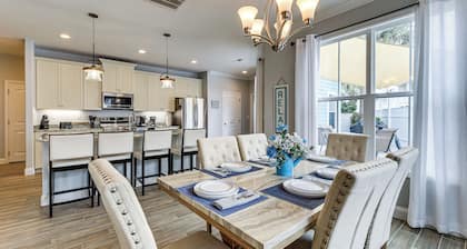 Walk to Beach & Barefoot Landing! Group Getaway