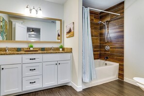 House (3 Bedrooms) | Interior - Ultimate Stockyards Base! Home w/ Bonus Apartment (Fort Worth)