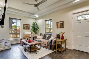 House (3 Bedrooms) | Interior - Ultimate Stockyards Base! Home w/ Bonus Apartment (Fort Worth)