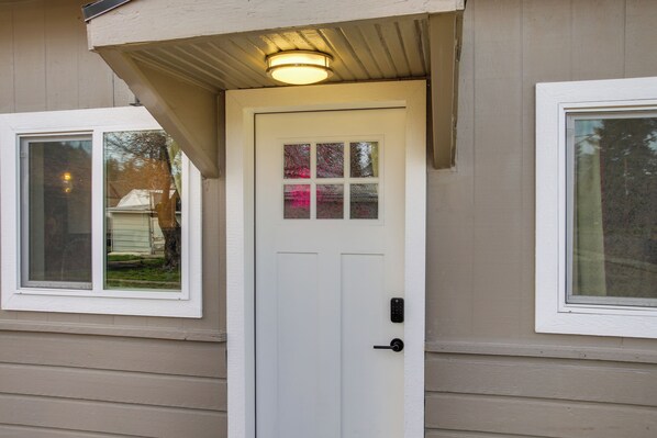 Apartment (0 Bedroom) | Interior - Great Couples & Solo Travelers: Near Hwy 195 & 90 (Spokane)