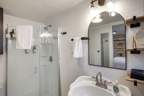 Interior - Great Couples & Solo Travelers: Near Hwy 195 & 90 (Spokane)