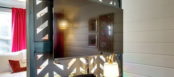 Modern Comfort Near Dtwn! Stylish Spokane Studio