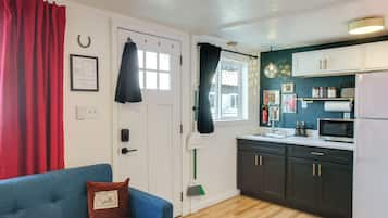 Apartment (0 Bedroom) | Interior