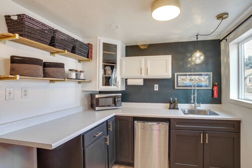 3 Mi to Downtown Spokane! Cozy Couples Retreat