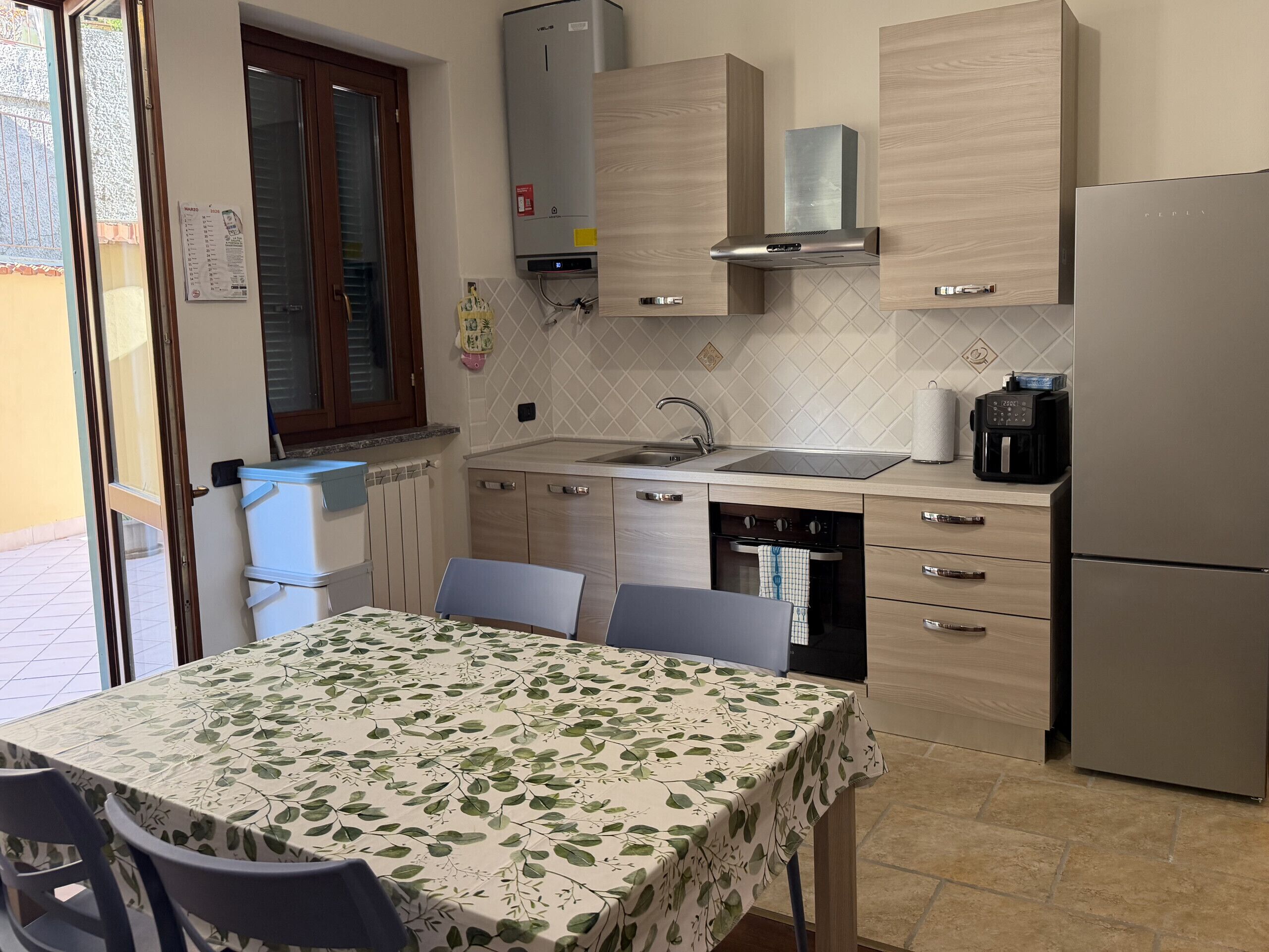Frigorifero, microonde, forno, macchina per tè/caffè