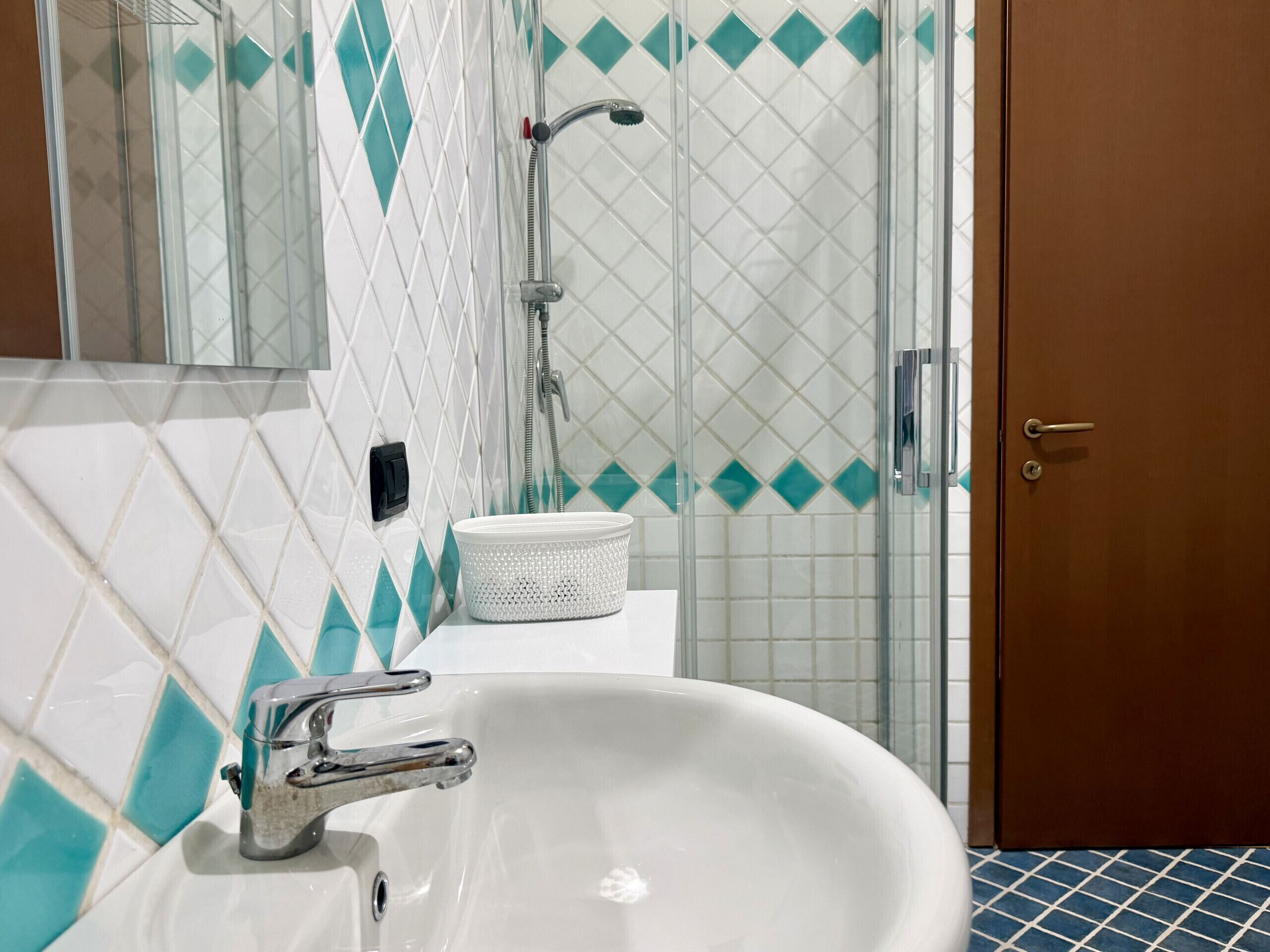 Een douche, een haardroger, handdoeken