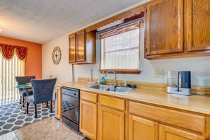 House (2 Bedrooms) | Interior