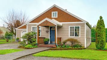 House (2 Bedrooms) | Front of property