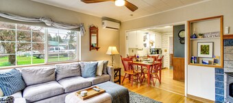 Walk to Twilight Sites! Forks Home w/ Hot Tub