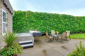 House (2 Bedrooms) | Interior - Walk to Twilight Sites! Forks Home w/ Hot Tub (Forks)