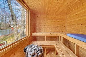 House (5 Bedrooms) | Interior