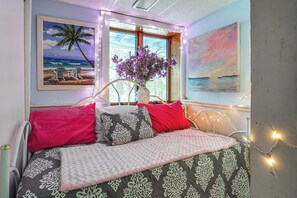 Apartment (0 Bedroom) | Interior - 3 Mi to Bath Historic District! Stylish Studio (Bath)