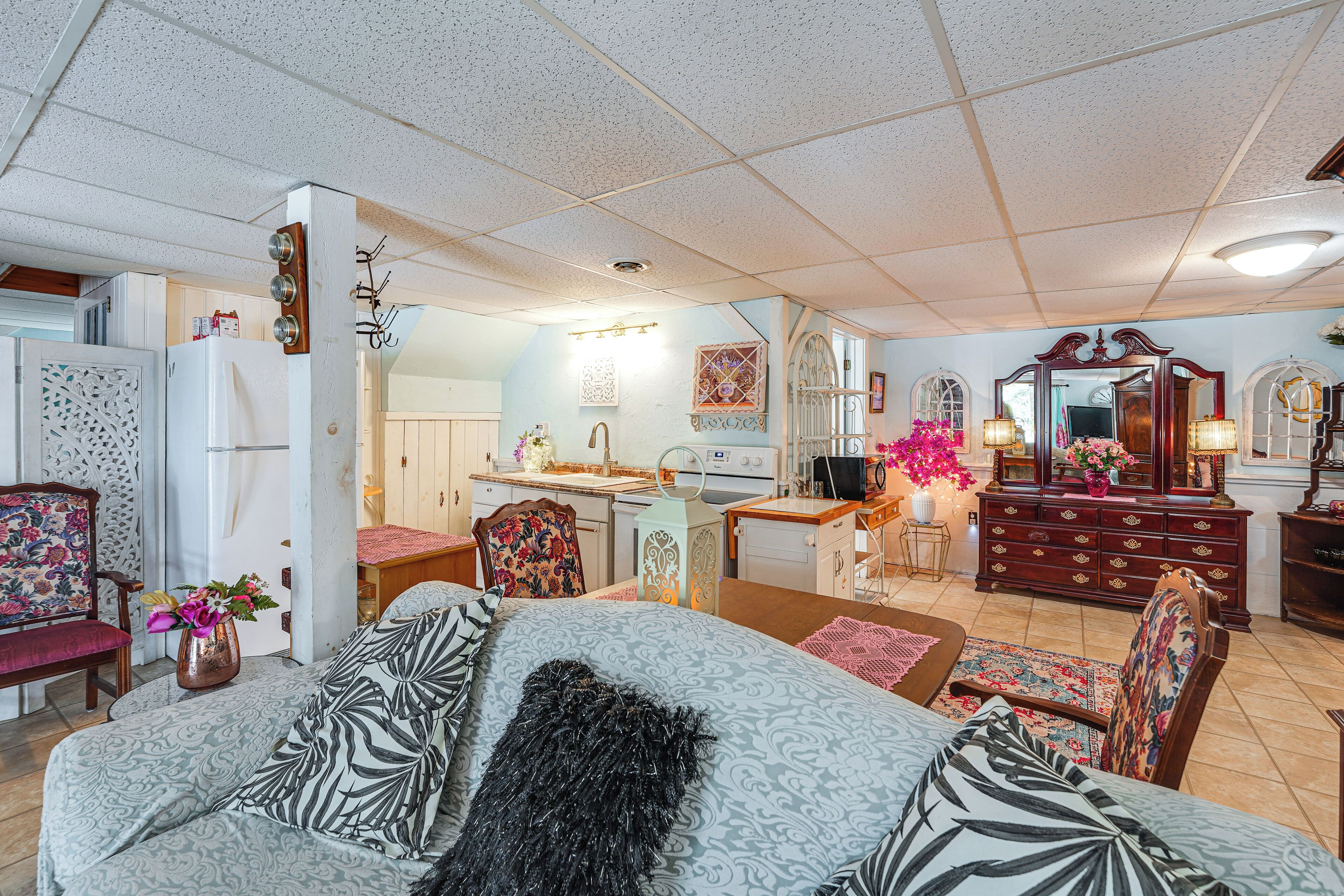 A spacious room with a bed, a dining area, a kitchen, and a bathroom.