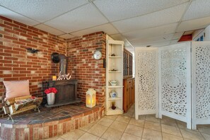 Apartment (0 Bedroom) | Interior - 3 Mi to Bath Historic District! Stylish Studio (Bath)