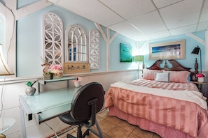Interior - 3 Mi to Bath Historic District! Stylish Studio (Bath)
