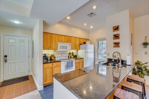 House (3 Bedrooms) | Interior - Pool Access! Amazing Mtn Retreat in Mercersburg (Mercersburg)