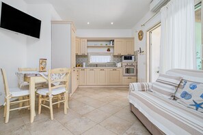 TV - Holiday Home 'Villa Fortuna Con Vista Mare' with Sea View, Wi-Fi and Air Conditioning (Baja Sardinia)