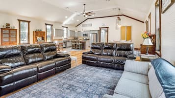 House (3 Bedrooms) | Front of property