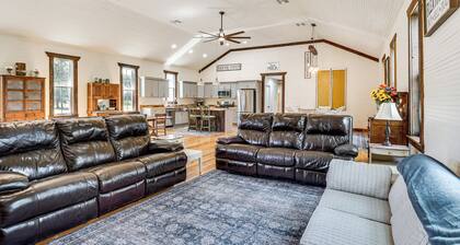 Near Ichetucknee Springs! Renovated Historic Home