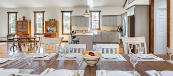 Near Ichetucknee Springs! Renovated Historic Home