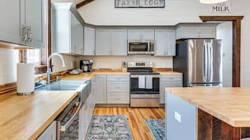 House (3 Bedrooms) | Interior