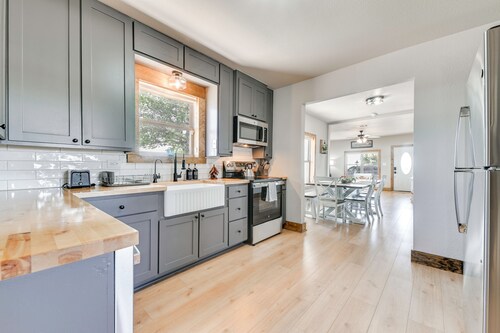 Rural Texas Retreat: Patio + Country Views!