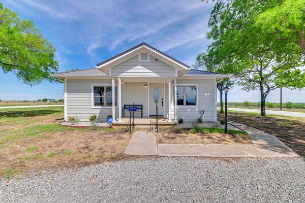 Rural Texas Retreat: Patio + Country Views! - Texas