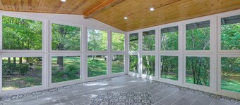 11 Acres & Balcony! Sleek Retreat in Americus