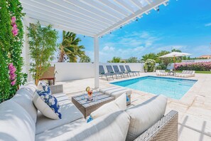 Indoor pool - Boutique Villa w/ Private Pool Near Arashi Beach (Noord)