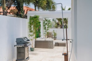 Terrace/patio - Boutique Villa w/ Private Pool Near Arashi Beach (Noord)