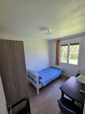 Room - Vrbo Property (La Tremblade)