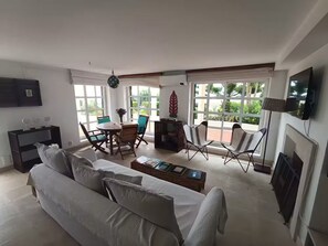 Smart TV, books - Stunning Sea View in Azenhas do Mar • Unique Stay (Colares)