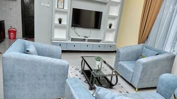 Luxe appartement, airconditioning, uitzicht op bergen | Woonruimte