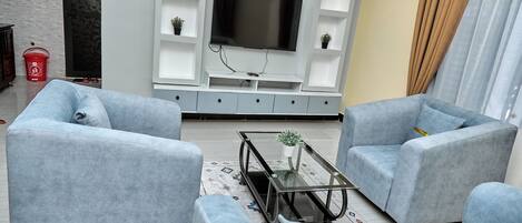 Luxury Apartment, Air conditioning, Mountain View | Living area