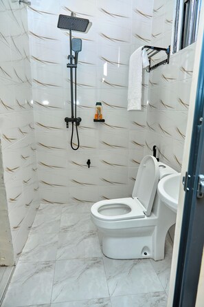 Bathroom - Ngao Apartment & Suites Dodoma (Dodoma)