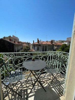 Property grounds - Villa Katerina - Luxury Apartment (Nice)