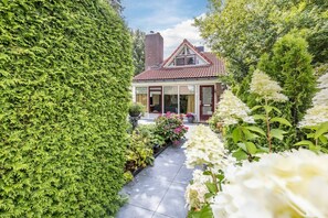 Exterior - Kleine Karekiet | Vakantiehuis met ruime tuin (Zwiggelte)