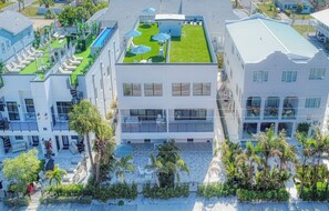 Exterior - Vitamin Sea-New 2025 Coastal Luxury w/ Rooftop Deck, Elevator & Walk to Beach (indian Rocks Beach)