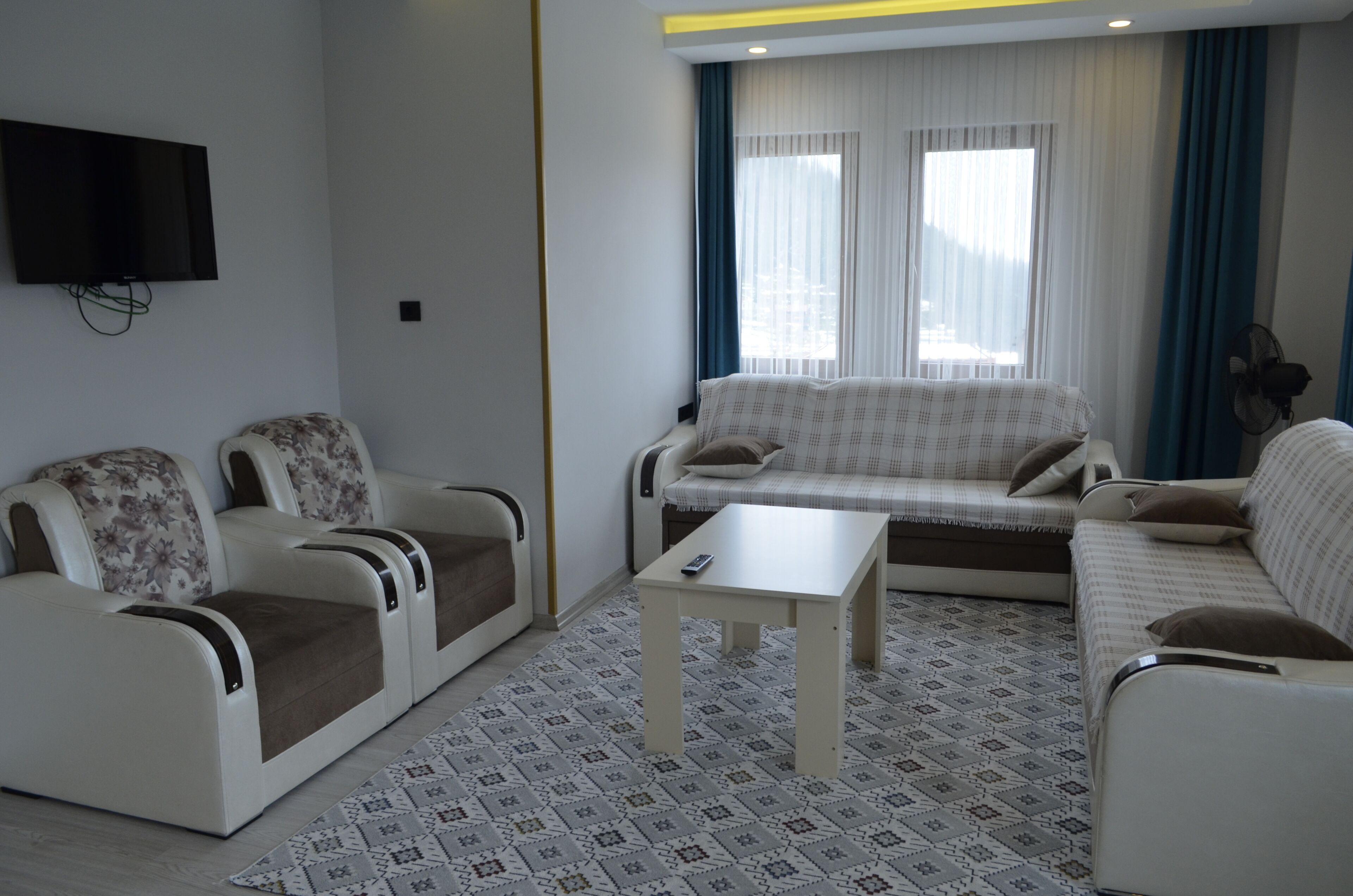 Family Room, Multiple Beds, Lake View | Living area