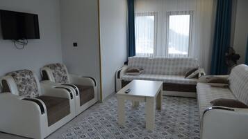 Family Room, Multiple Beds, Lake View | Living area