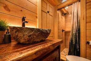 Bathroom - Family Cub House at Parkside Resort Cozy Smoky Stay Sleeps 4 (Sevierville)