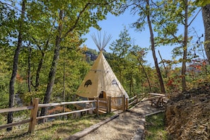 A tipi with a wooden fence and a wooden walkway leading to it. - Family Cub House at Parkside Resort Cozy Smoky Stay Sleeps 4 (Sevierville)