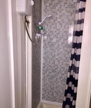 Towels, soap, shampoo, toilet paper - The Galloway Hotel  (Blackpool)
