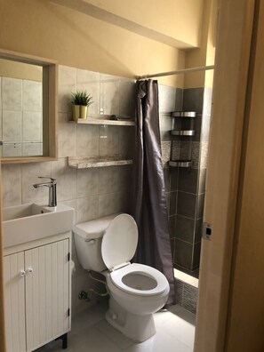 Shower, towels, soap, toilet paper - 301 - Cozy colonial unit with rooftop terrace. (Santo Domingo)