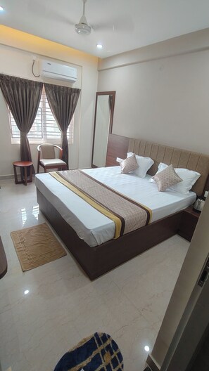 Deluxe Double Room - comfort inn (Subramanya)