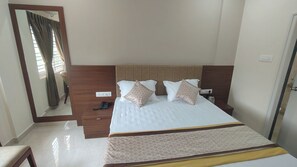 Deluxe Double Room - comfort inn (Subramanya)