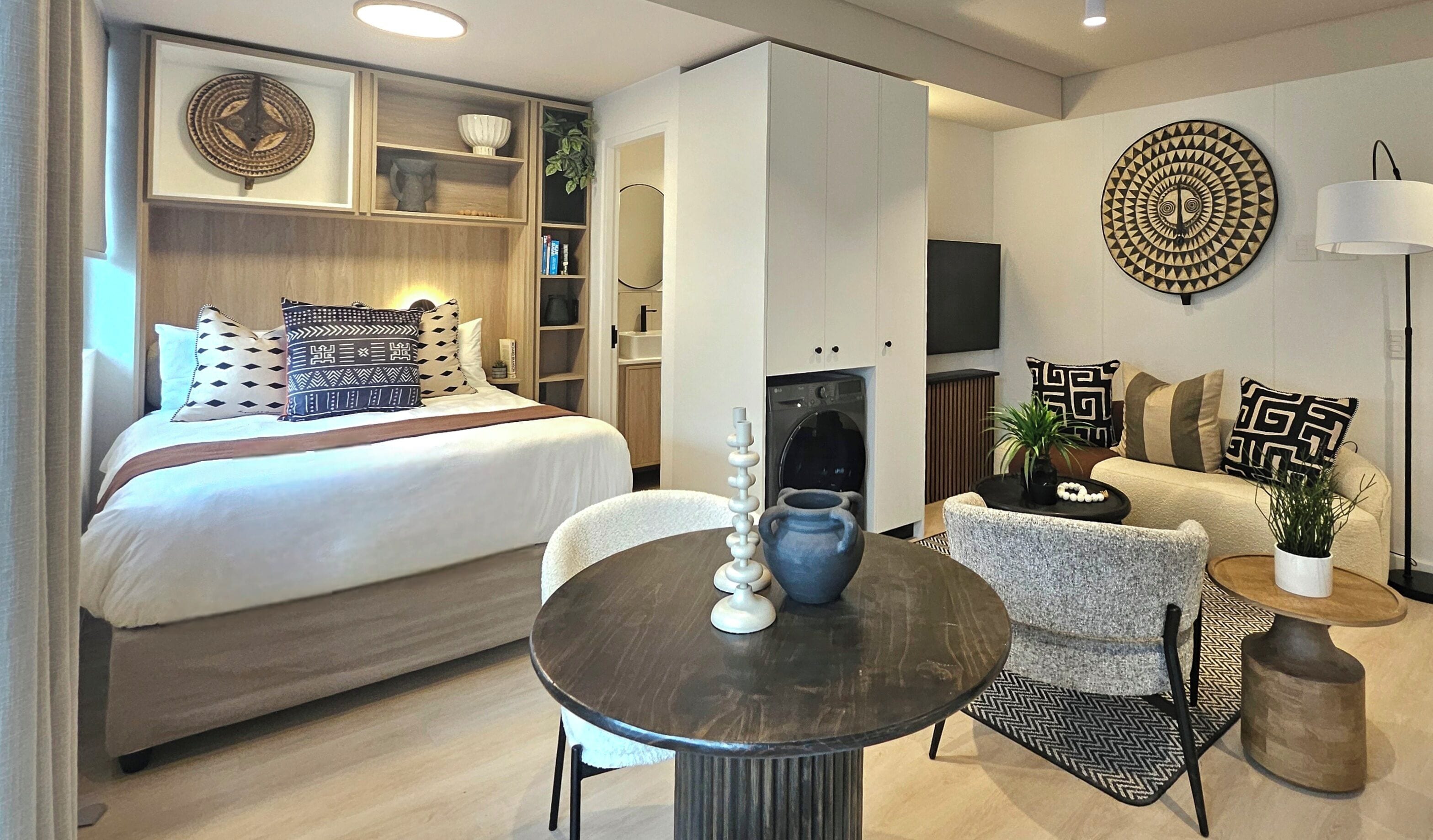 Studio | Caja fuerte, escritorio, espacio para trabajar con un portátil