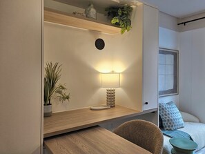 Comfort Studio | Interior - TEN on V - Fluent Serviced Apartments (Cape Town)